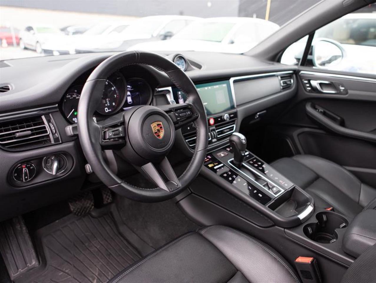 2024 Porsche Macan AWD Photo