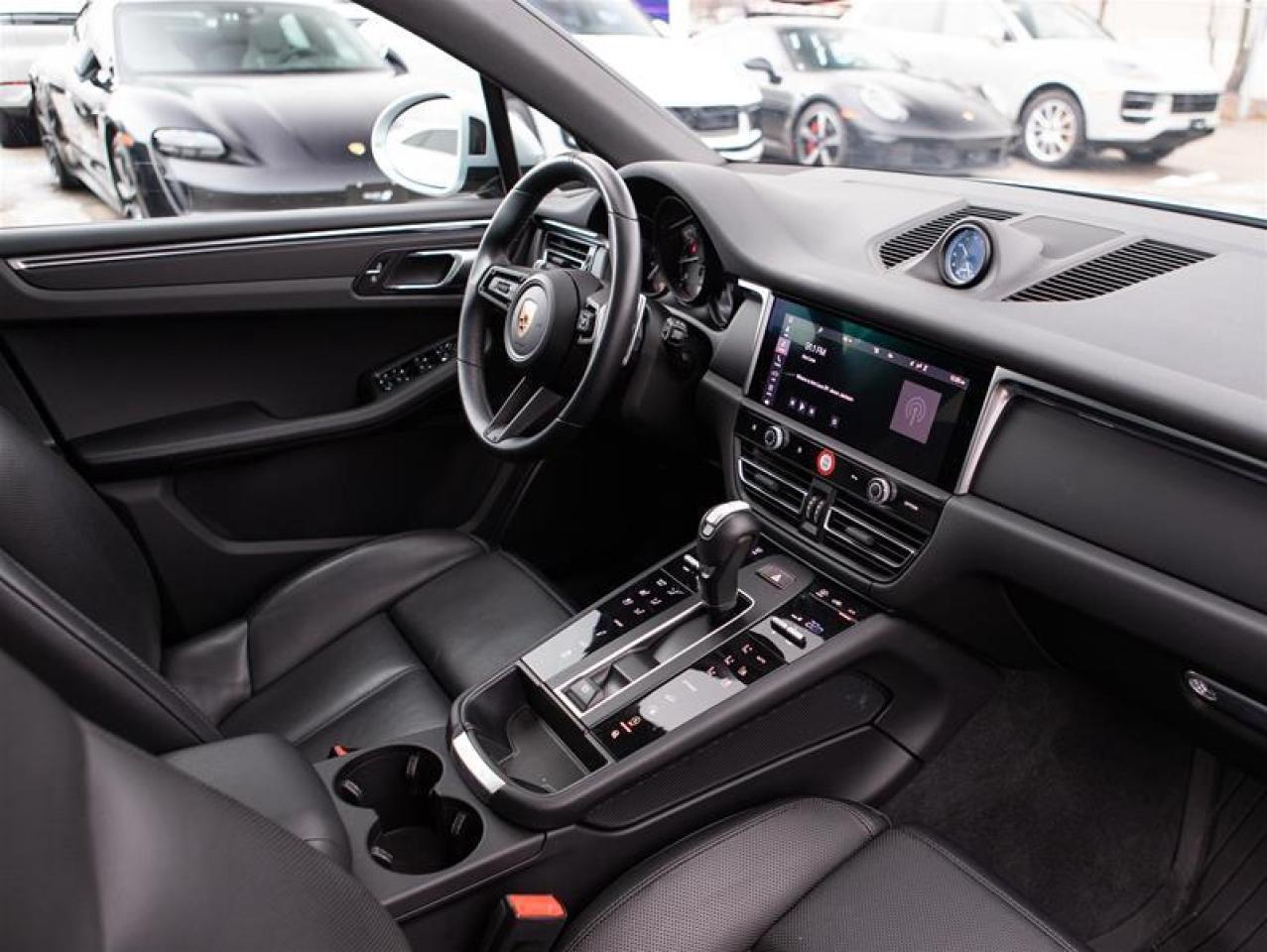 2024 Porsche Macan AWD Photo