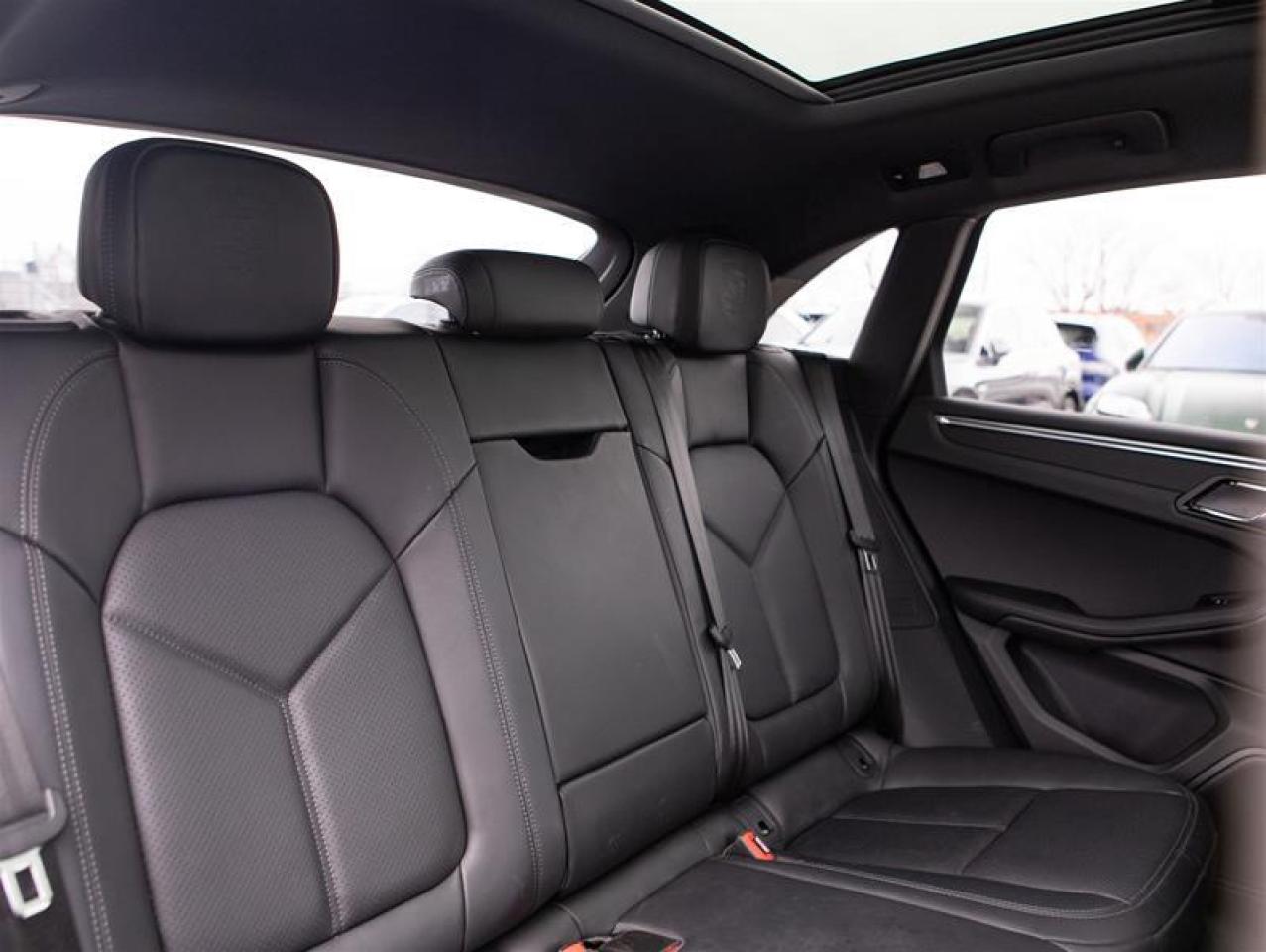 2024 Porsche Macan AWD Photo