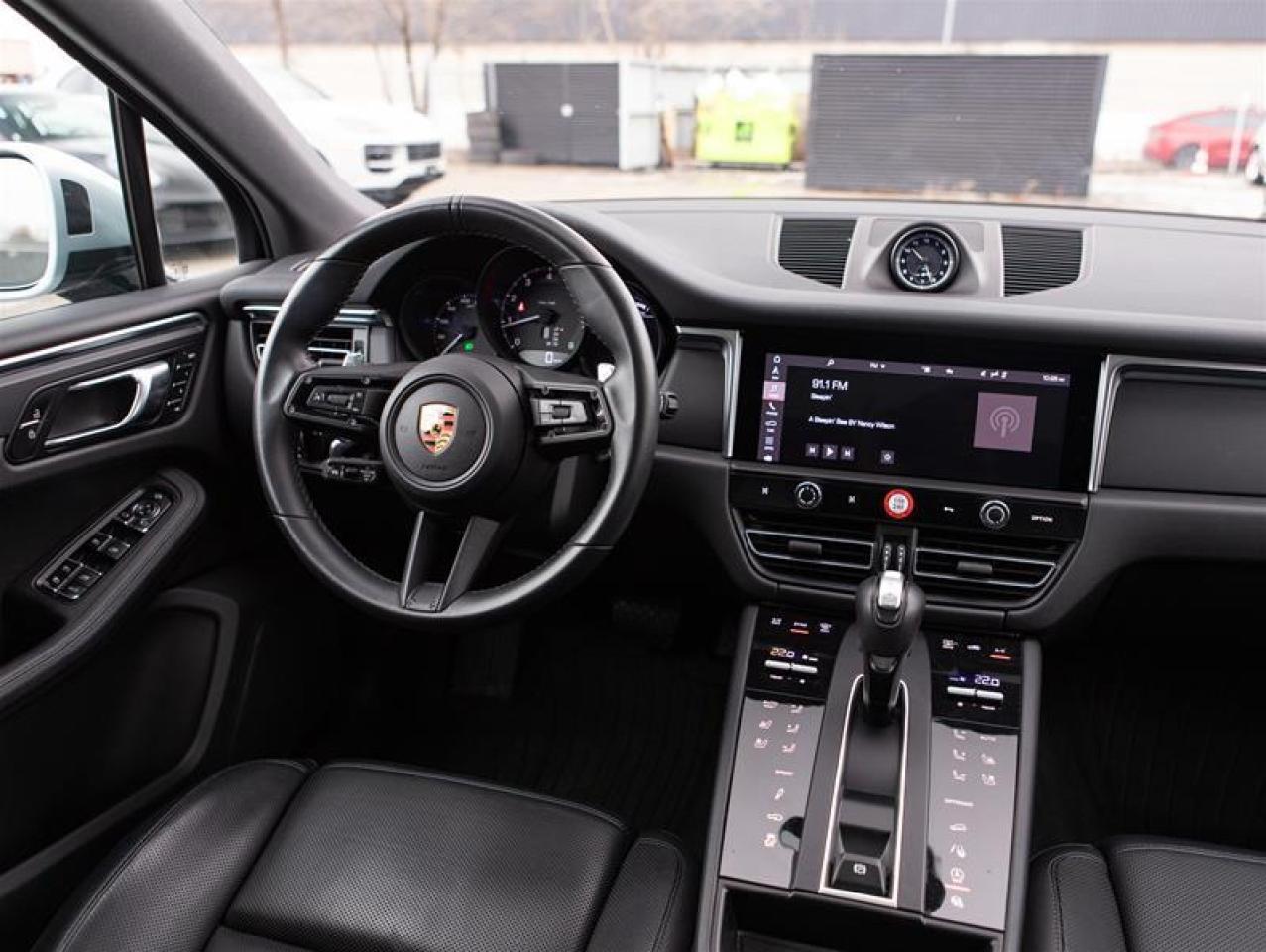 2024 Porsche Macan AWD Photo