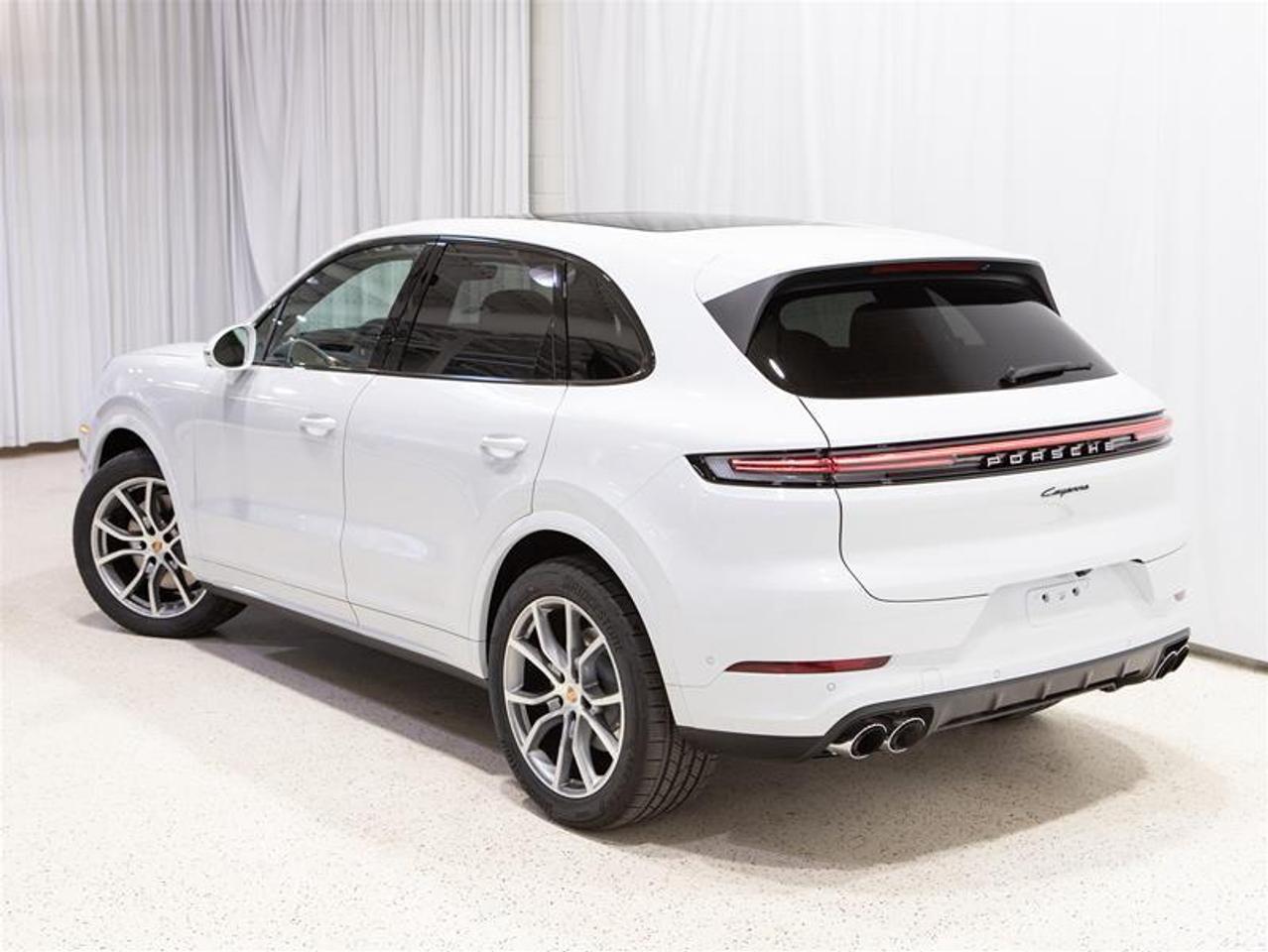 2026 Porsche Cayenne AWD Photo3