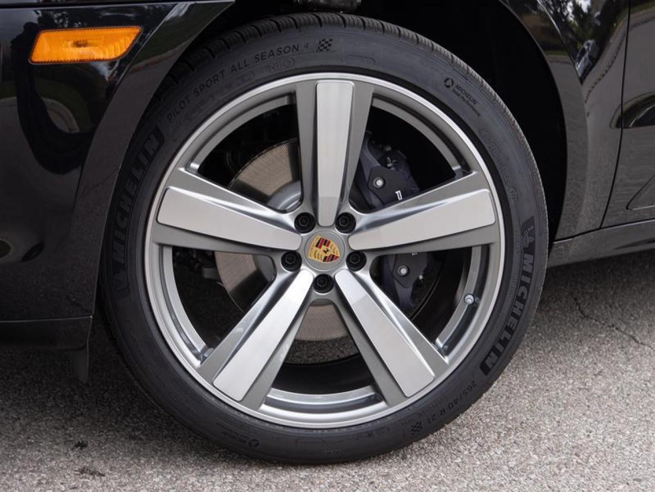 2025 Porsche Macan T AWD Photo