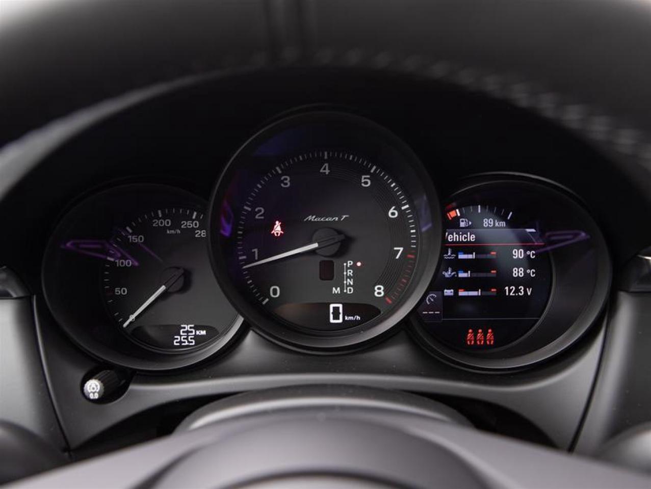 2025 Porsche Macan T AWD Photo