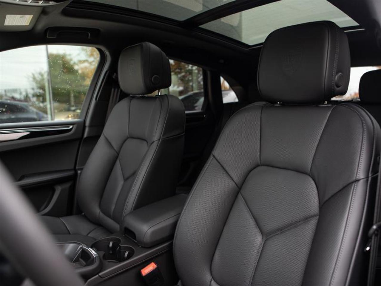 2025 Porsche Macan S AWD Photo