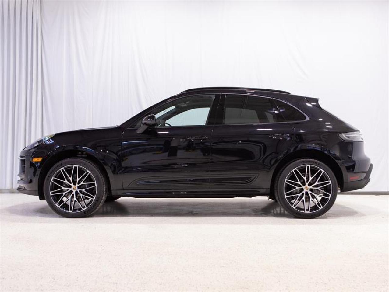 2025 Porsche Macan AWD Photo3