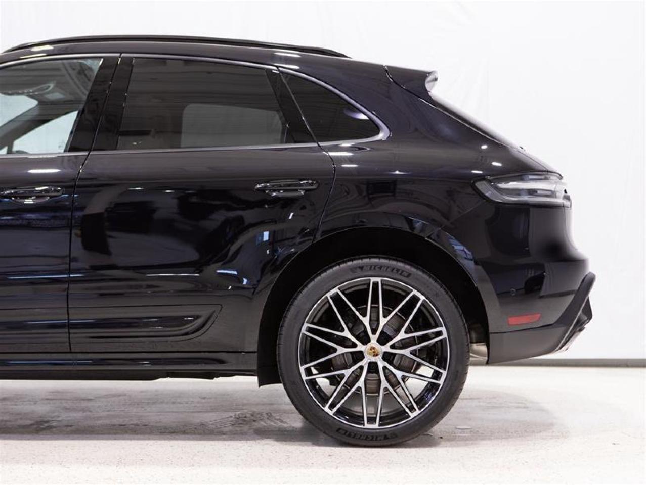 2025 Porsche Macan AWD Photo