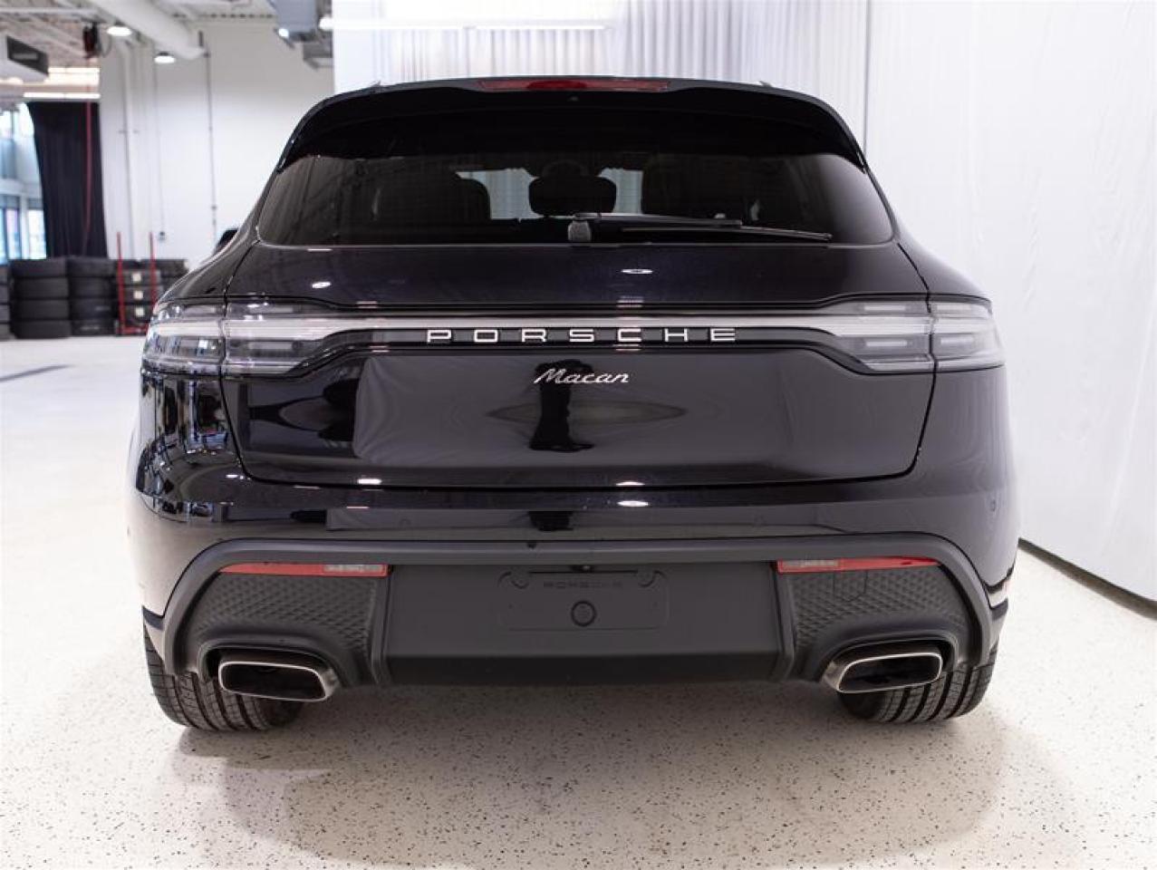 2025 Porsche Macan AWD Photo
