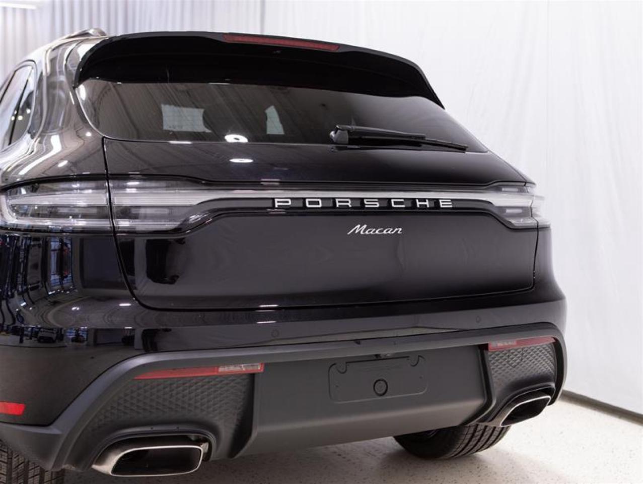2025 Porsche Macan AWD Photo