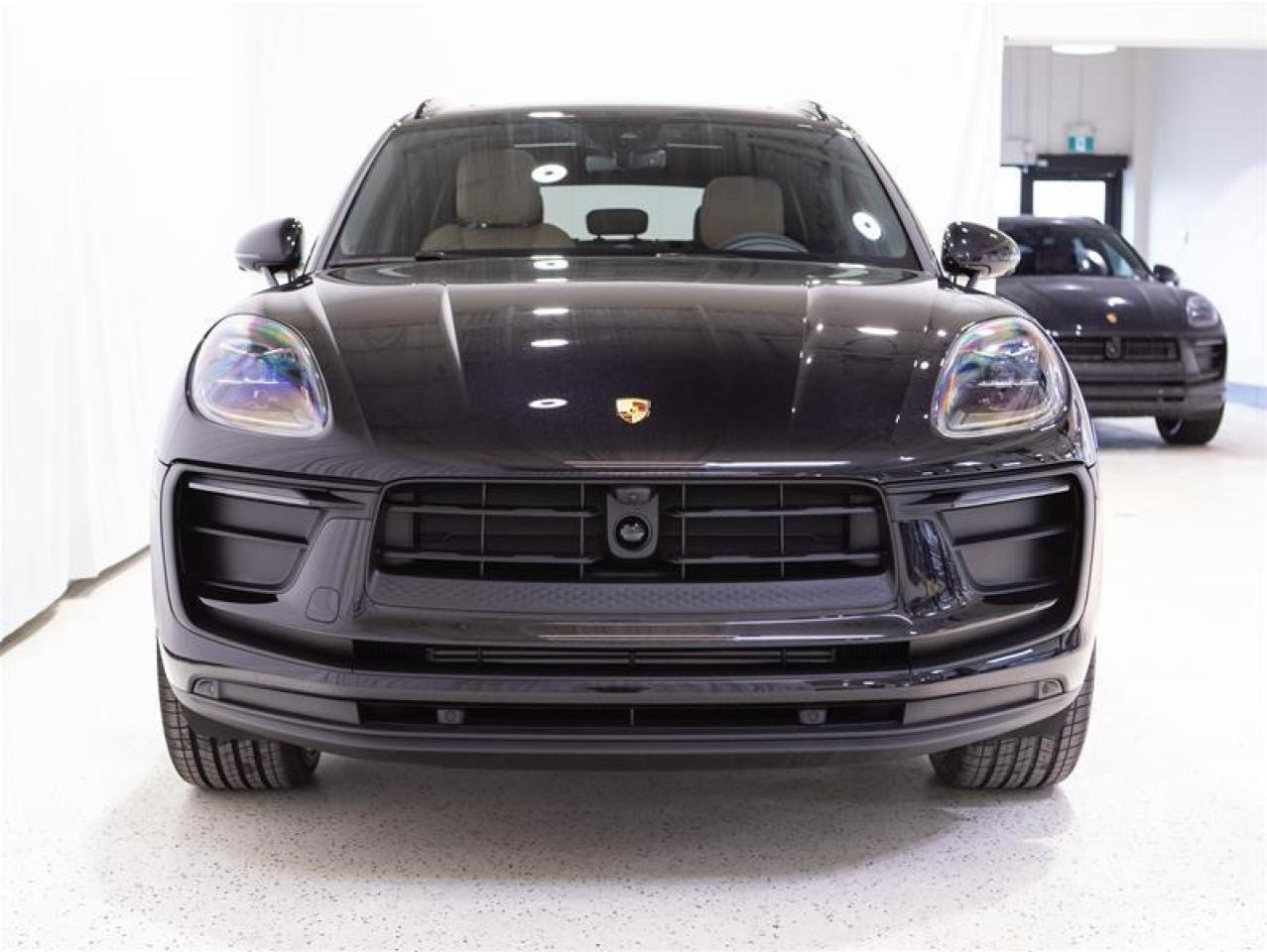 2025 Porsche Macan AWD Photo