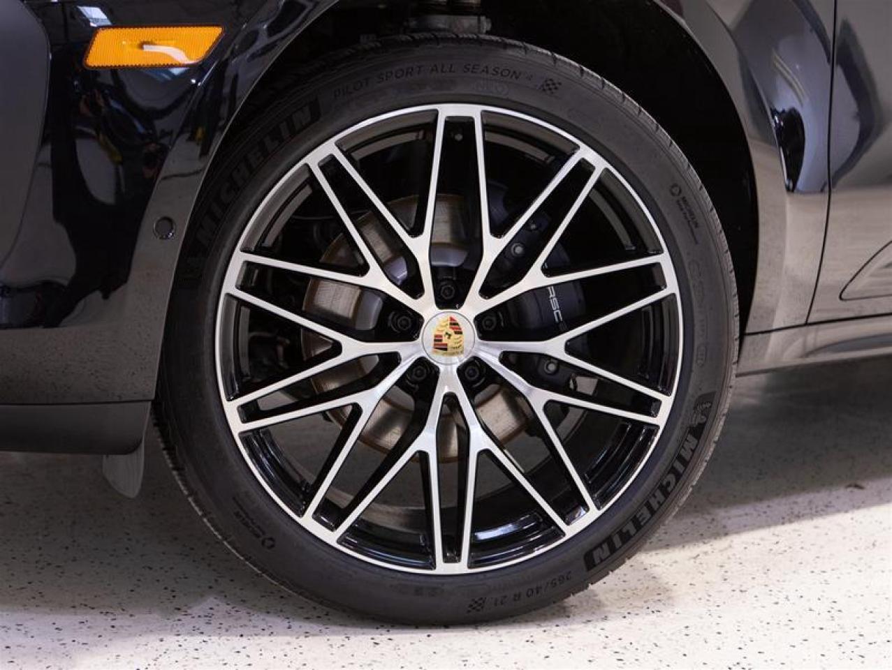 2025 Porsche Macan AWD Photo