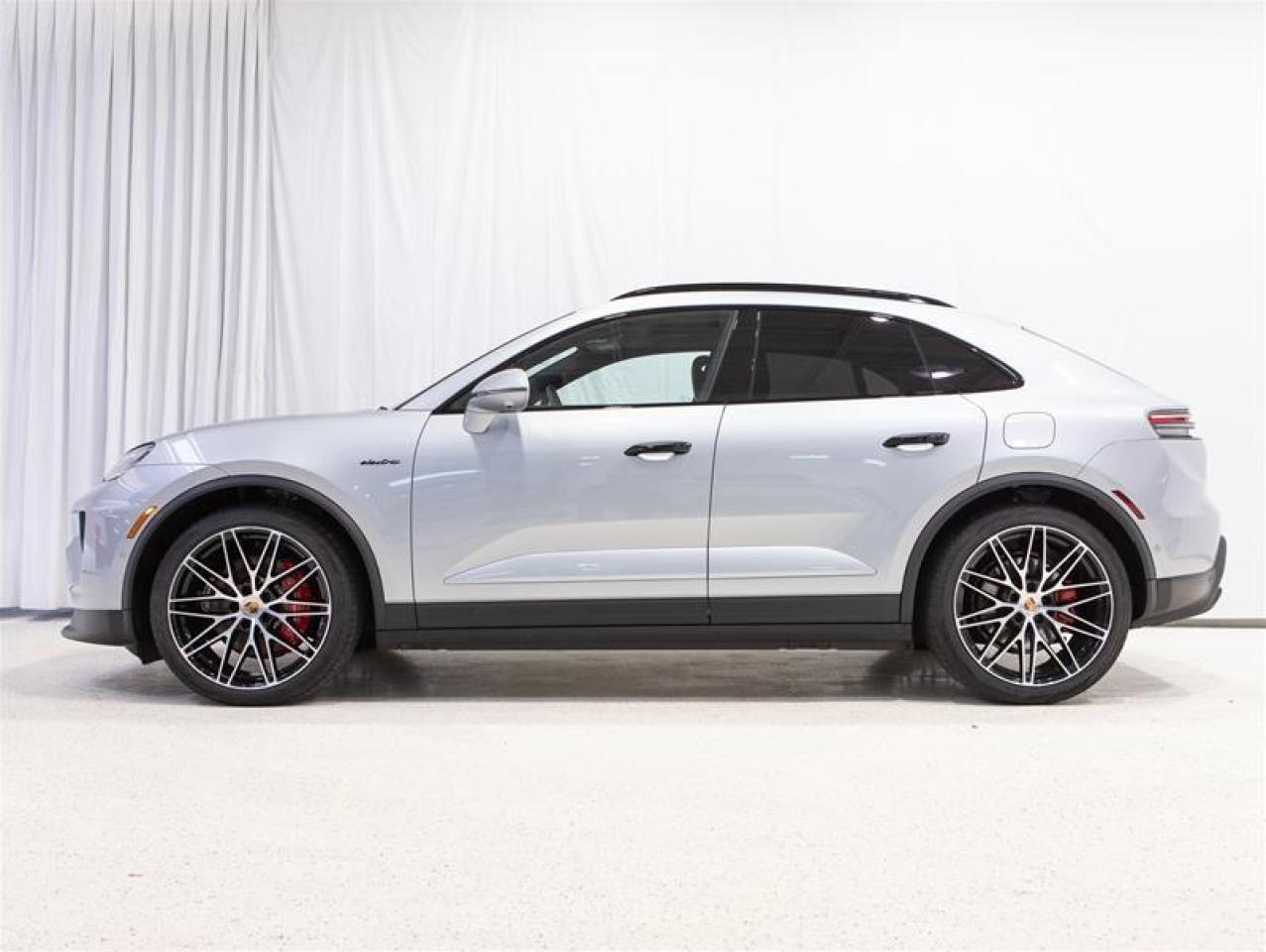 2025 Porsche Macan Electric 4S AWD Photo