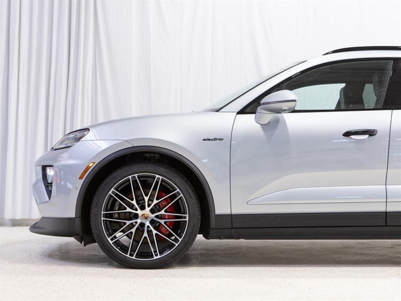 2025 Porsche Macan Electric 4S AWD Photo