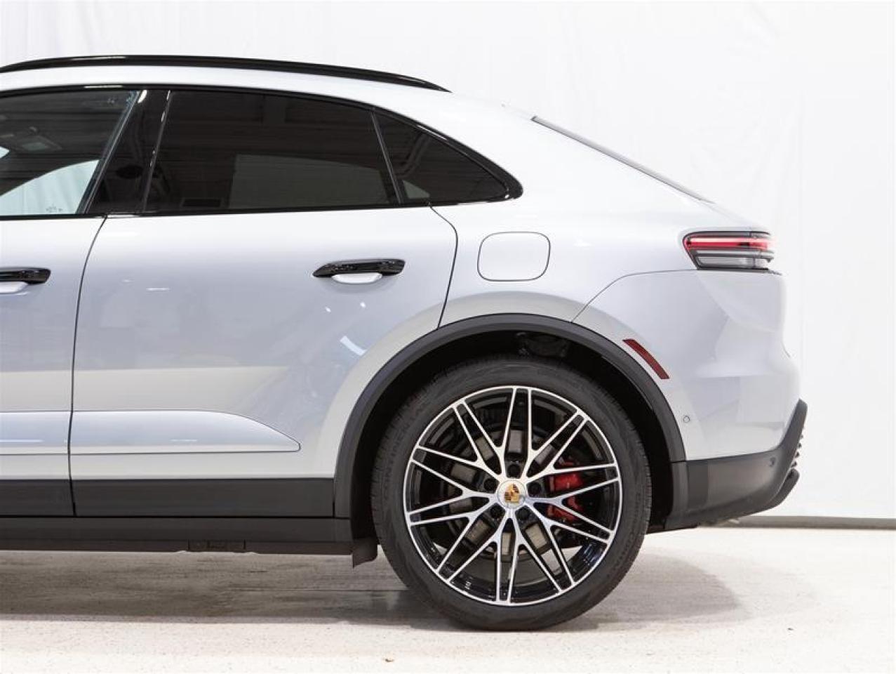 2025 Porsche Macan Electric 4S AWD Photo