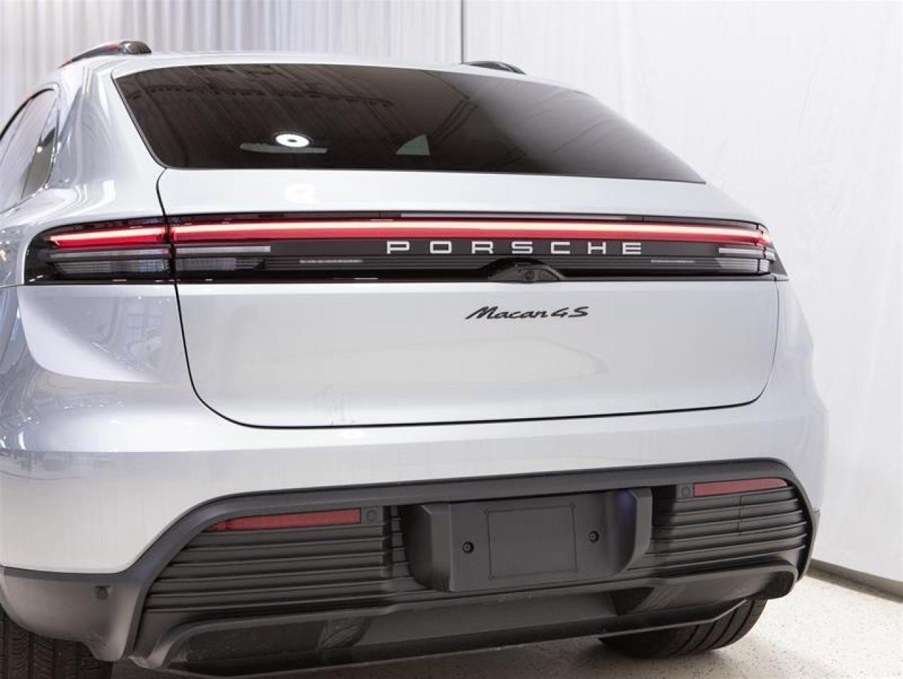 2025 Porsche Macan Electric 4S AWD Photo