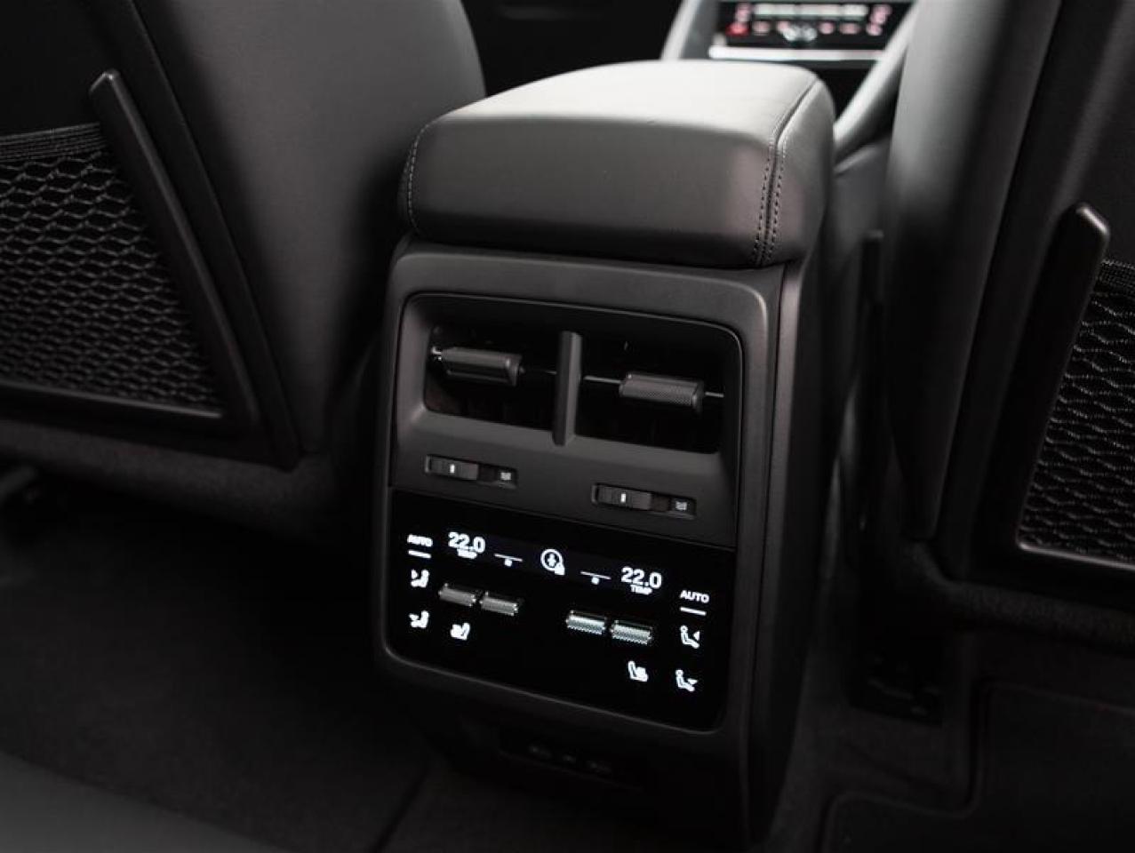 2025 Porsche Macan Electric 4S AWD Photo