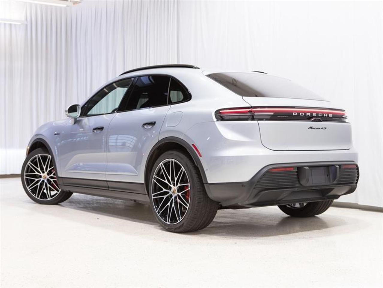 2025 Porsche Macan Electric 4S AWD Photo