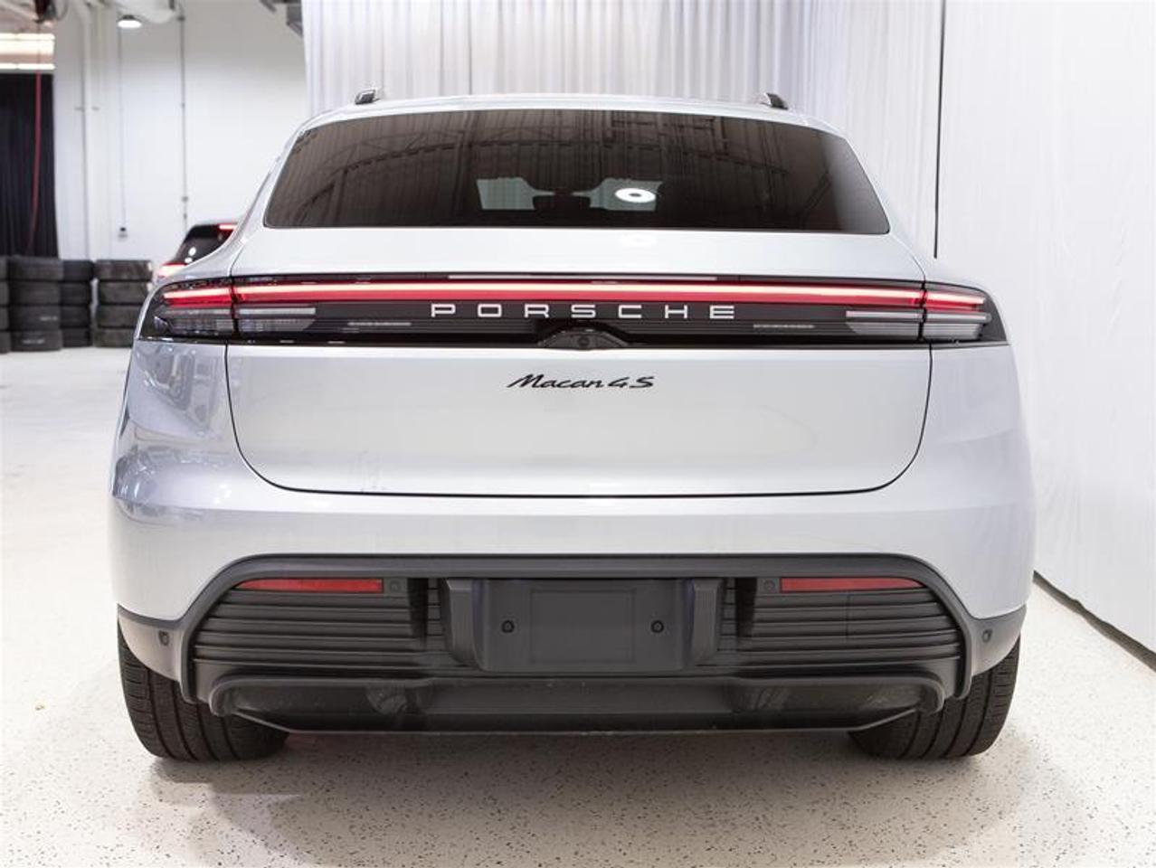 2025 Porsche Macan Electric 4S AWD Photo