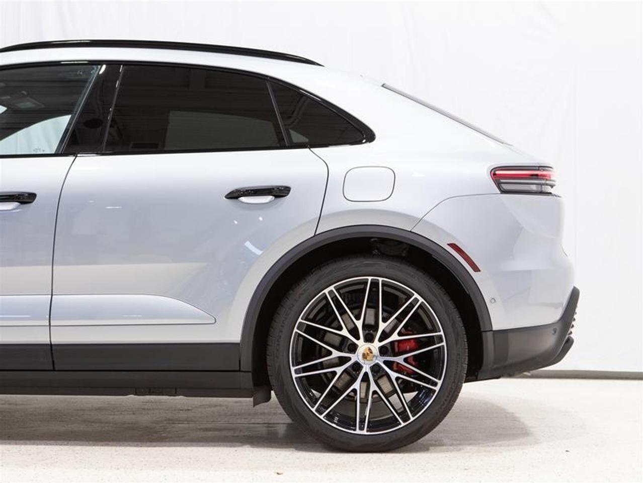 2025 Porsche Macan Electric 4S AWD Photo