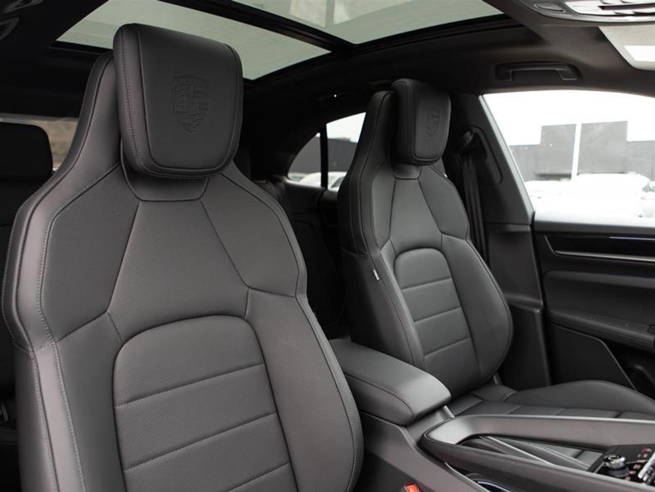 2025 Porsche Macan Electric 4S AWD Photo