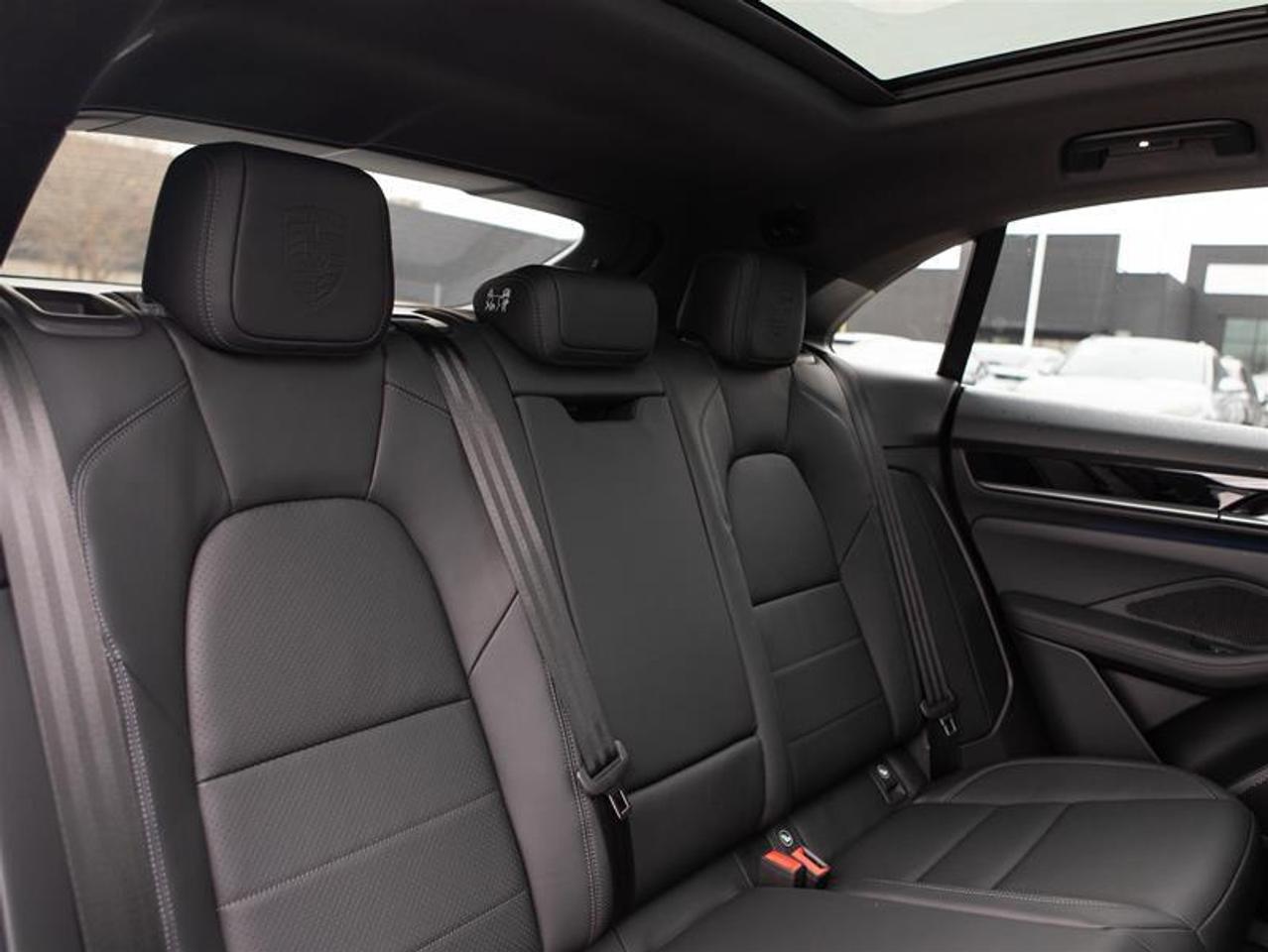 2025 Porsche Macan Electric 4S AWD Photo