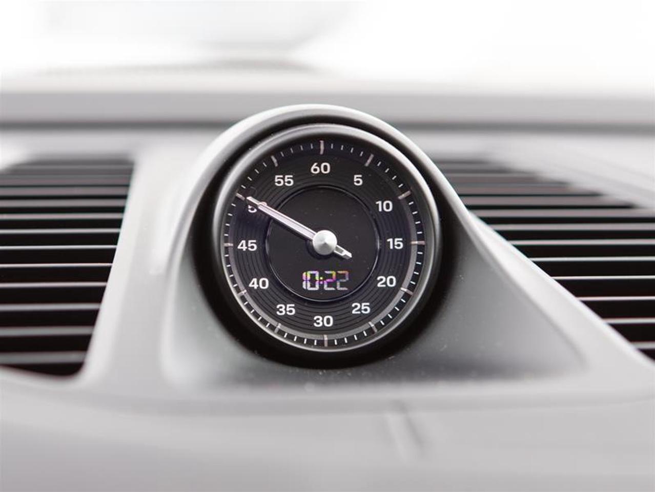 2025 Porsche Macan Electric 4S AWD Photo