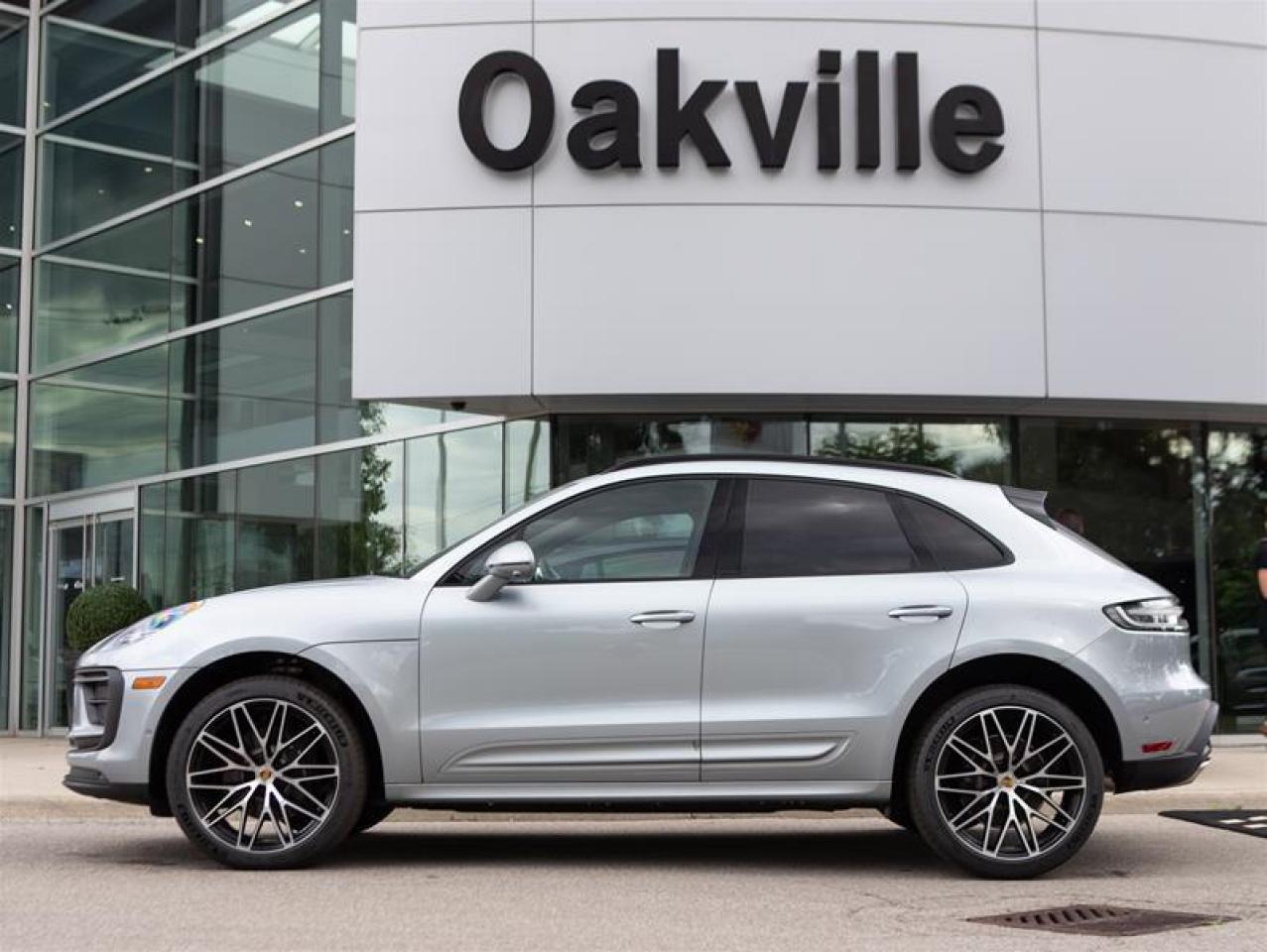 2024 Porsche Macan AWD Photo3