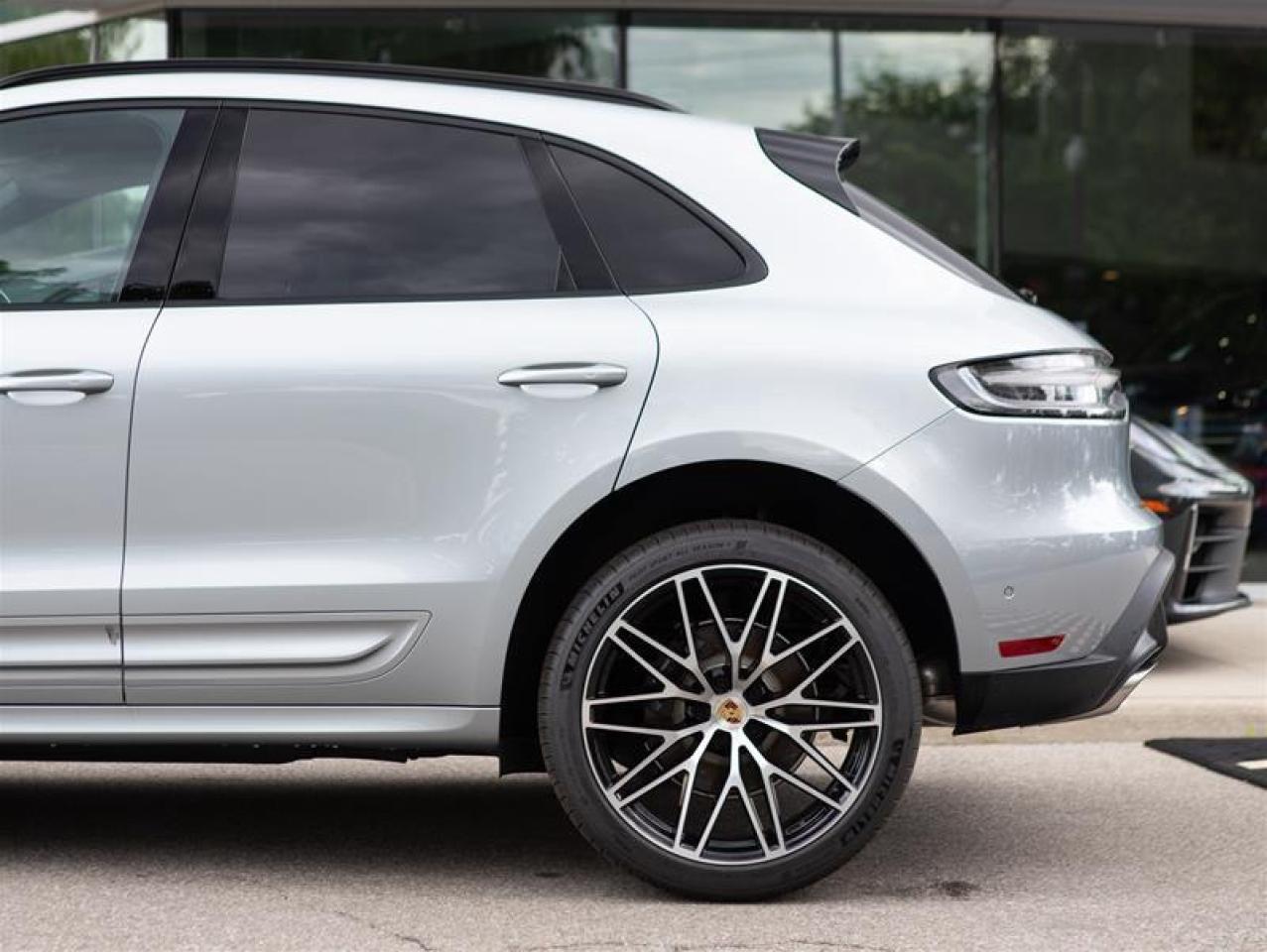 2024 Porsche Macan AWD Photo