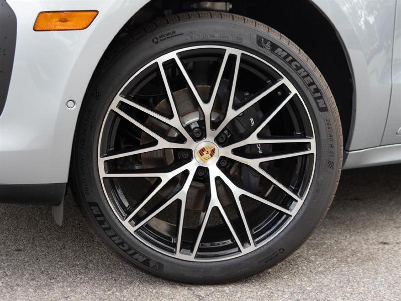 2024 Porsche Macan AWD Photo