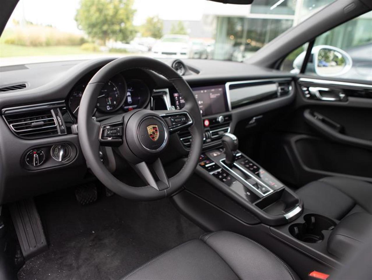 2024 Porsche Macan AWD Photo