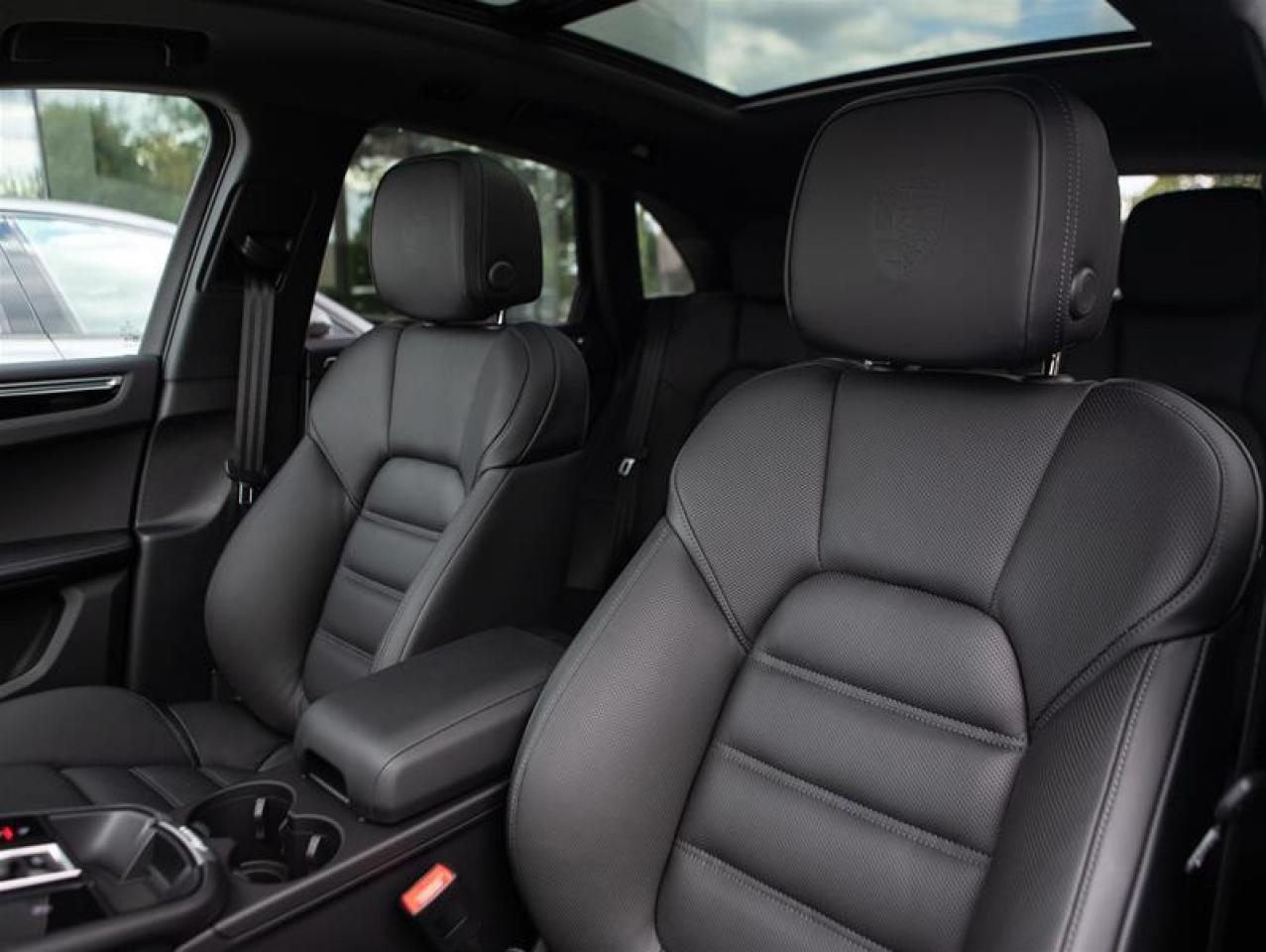 2024 Porsche Macan AWD Photo