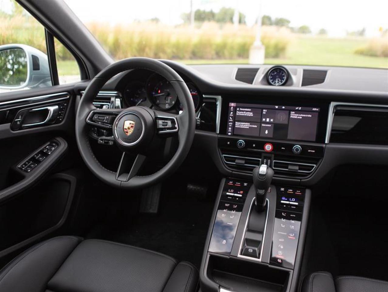 2024 Porsche Macan AWD Photo