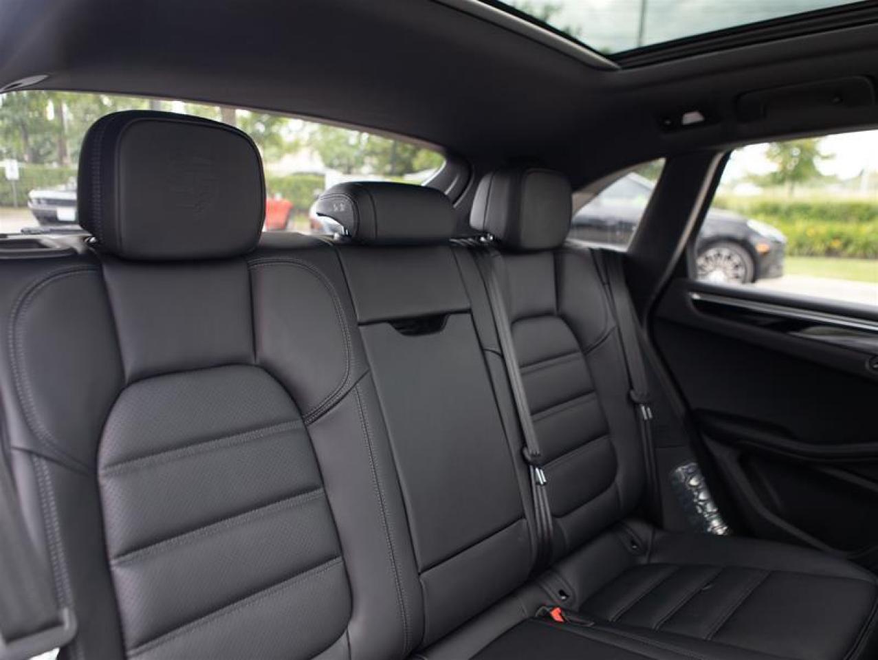 2024 Porsche Macan AWD Photo