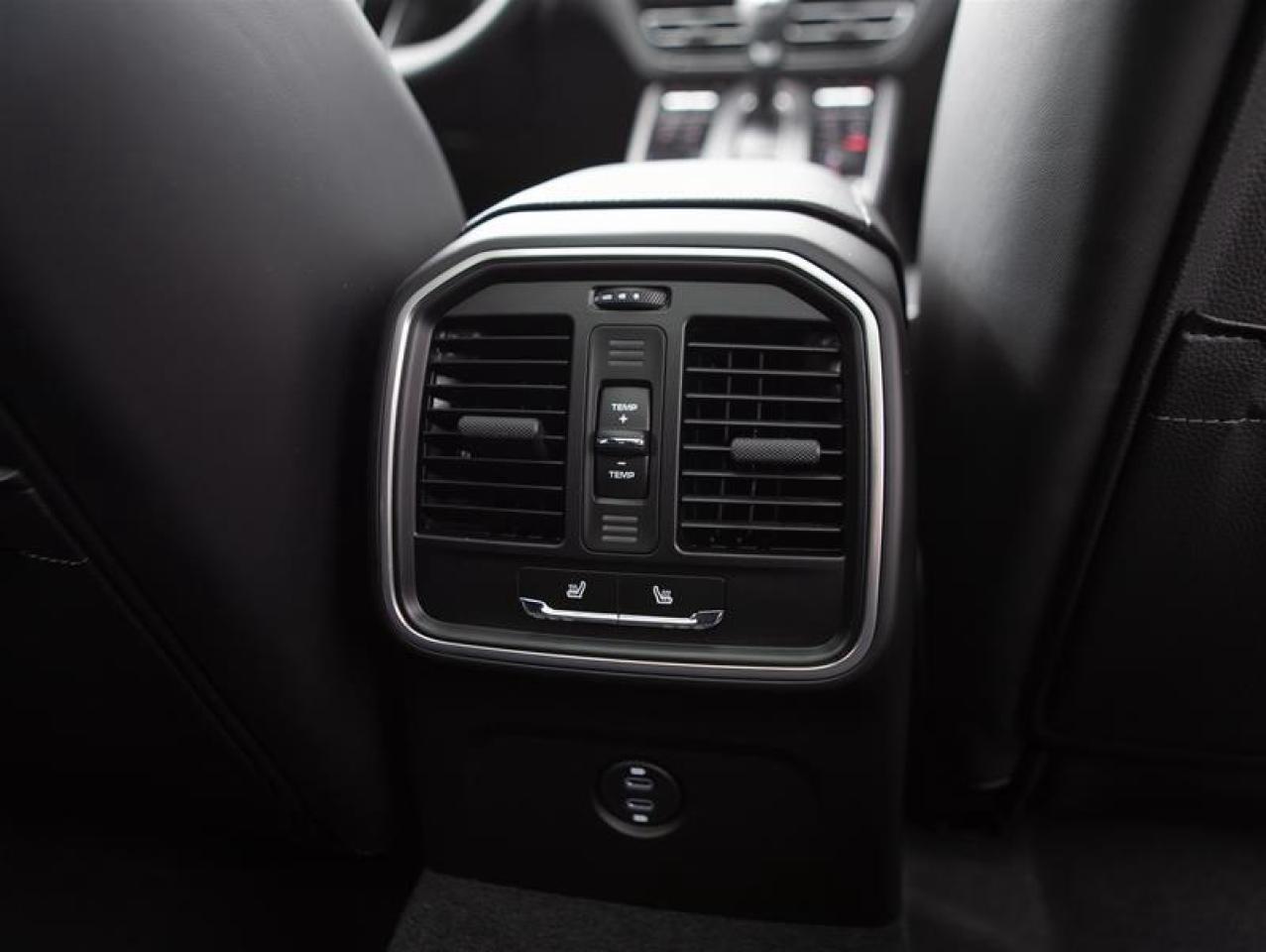 2024 Porsche Macan AWD Photo