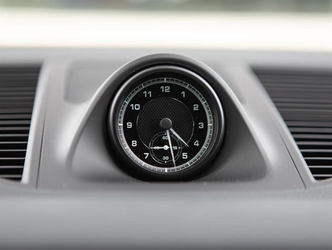 2024 Porsche Macan AWD Photo