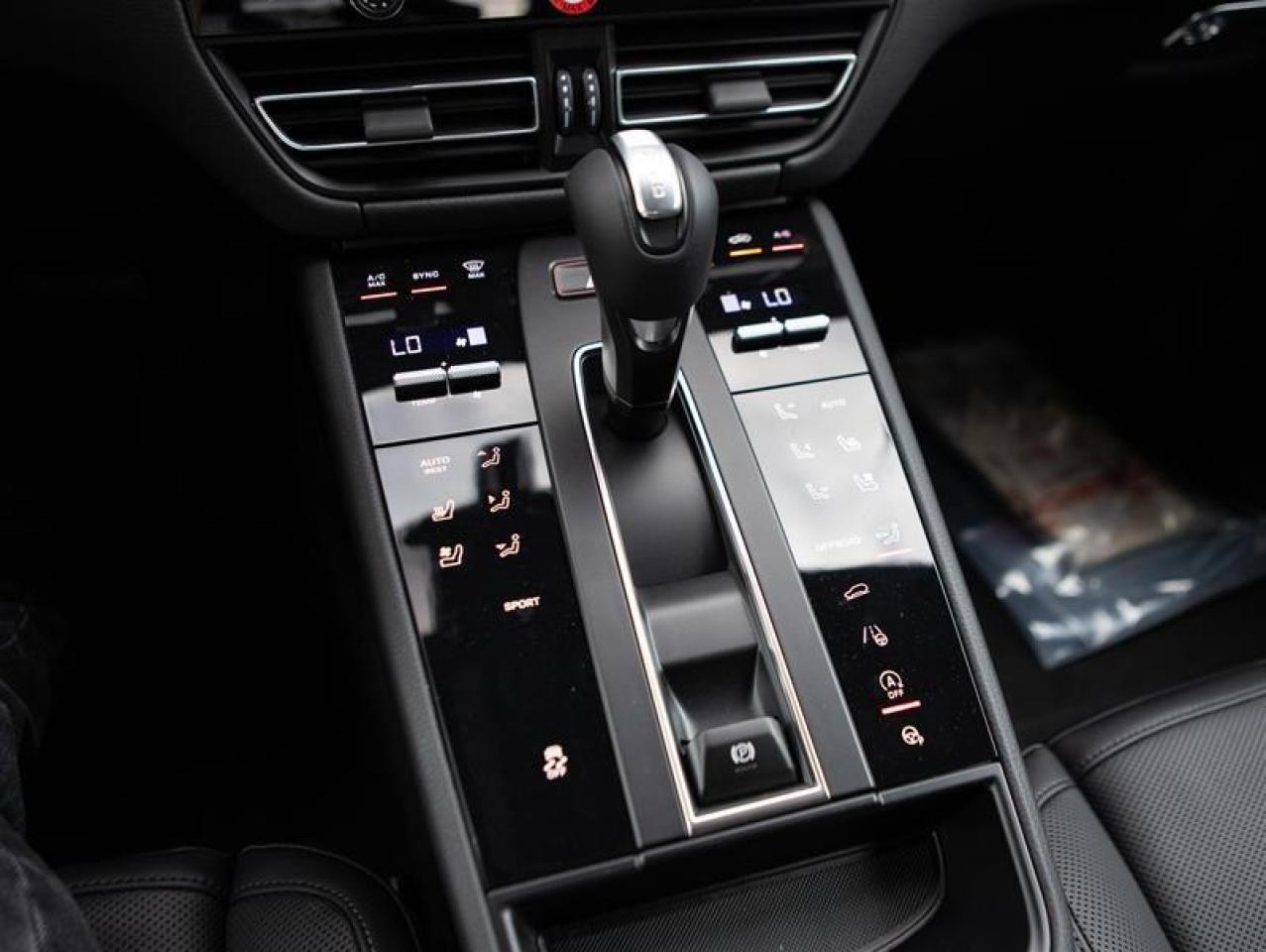 2024 Porsche Macan AWD Photo