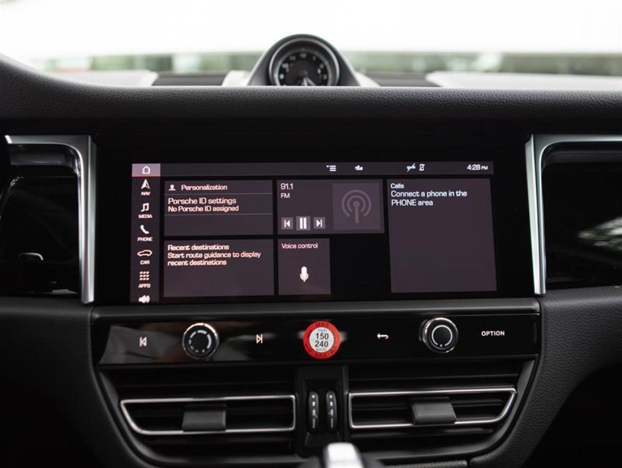 2024 Porsche Macan AWD Photo