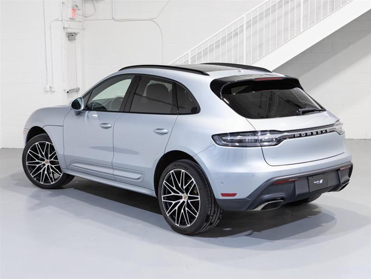 2024 Porsche Macan AWD Photo3