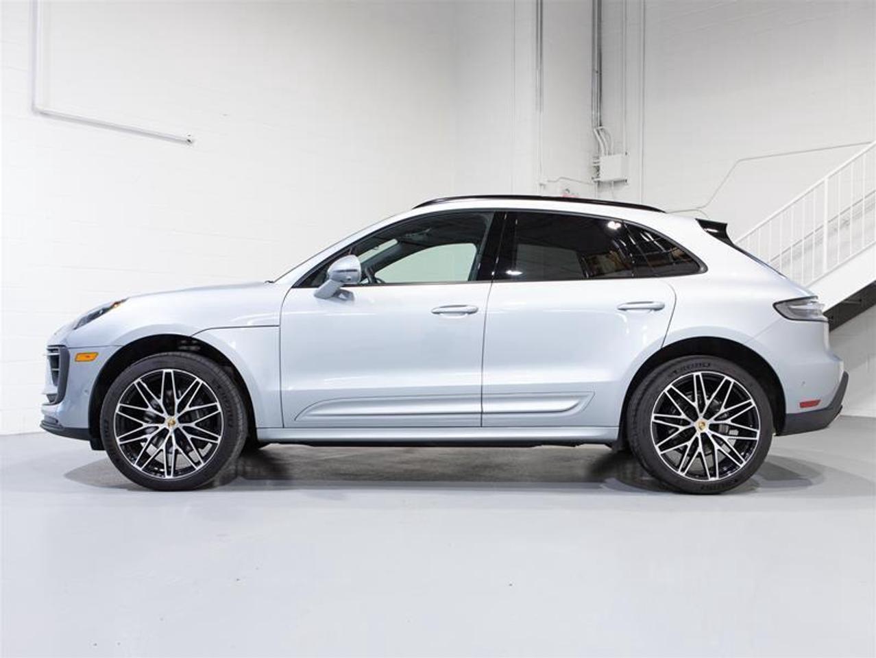 2024 Porsche Macan AWD Photo