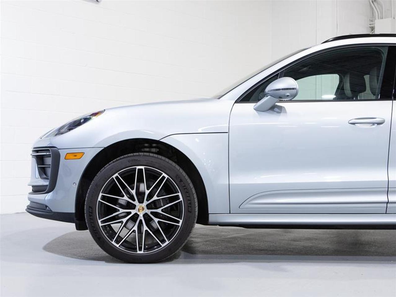 2024 Porsche Macan AWD Photo