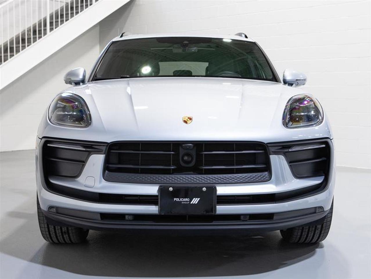 2024 Porsche Macan AWD Photo