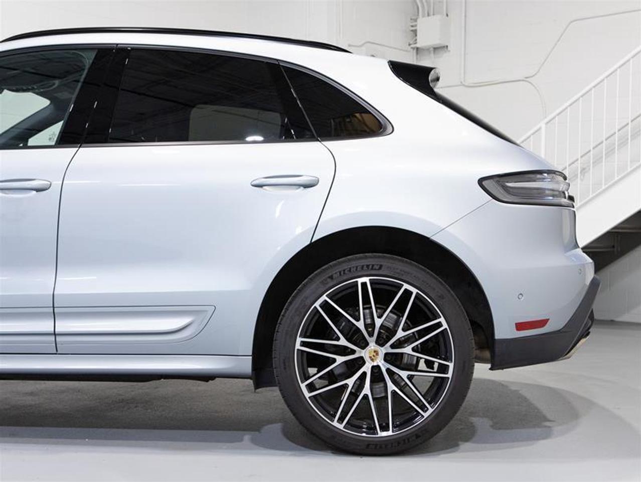 2024 Porsche Macan AWD Photo