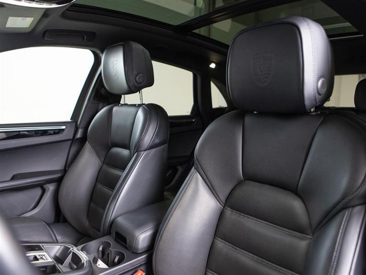 2024 Porsche Macan AWD Photo