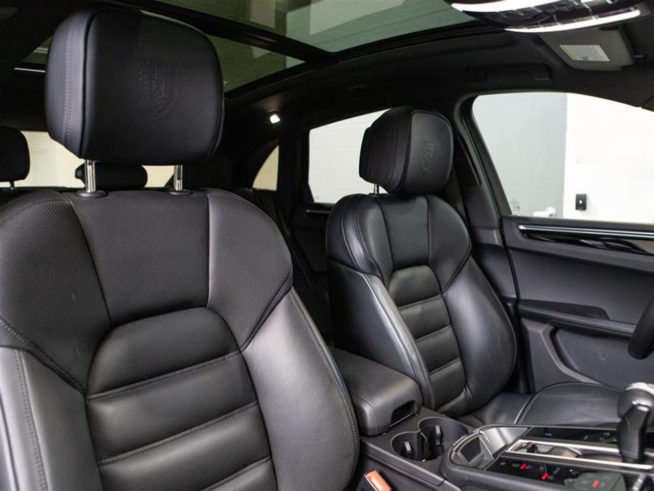 2024 Porsche Macan AWD Photo