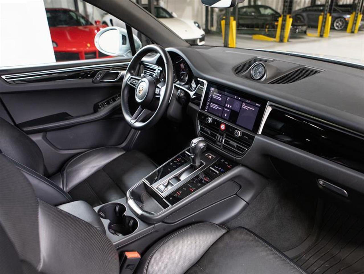 2024 Porsche Macan AWD Photo