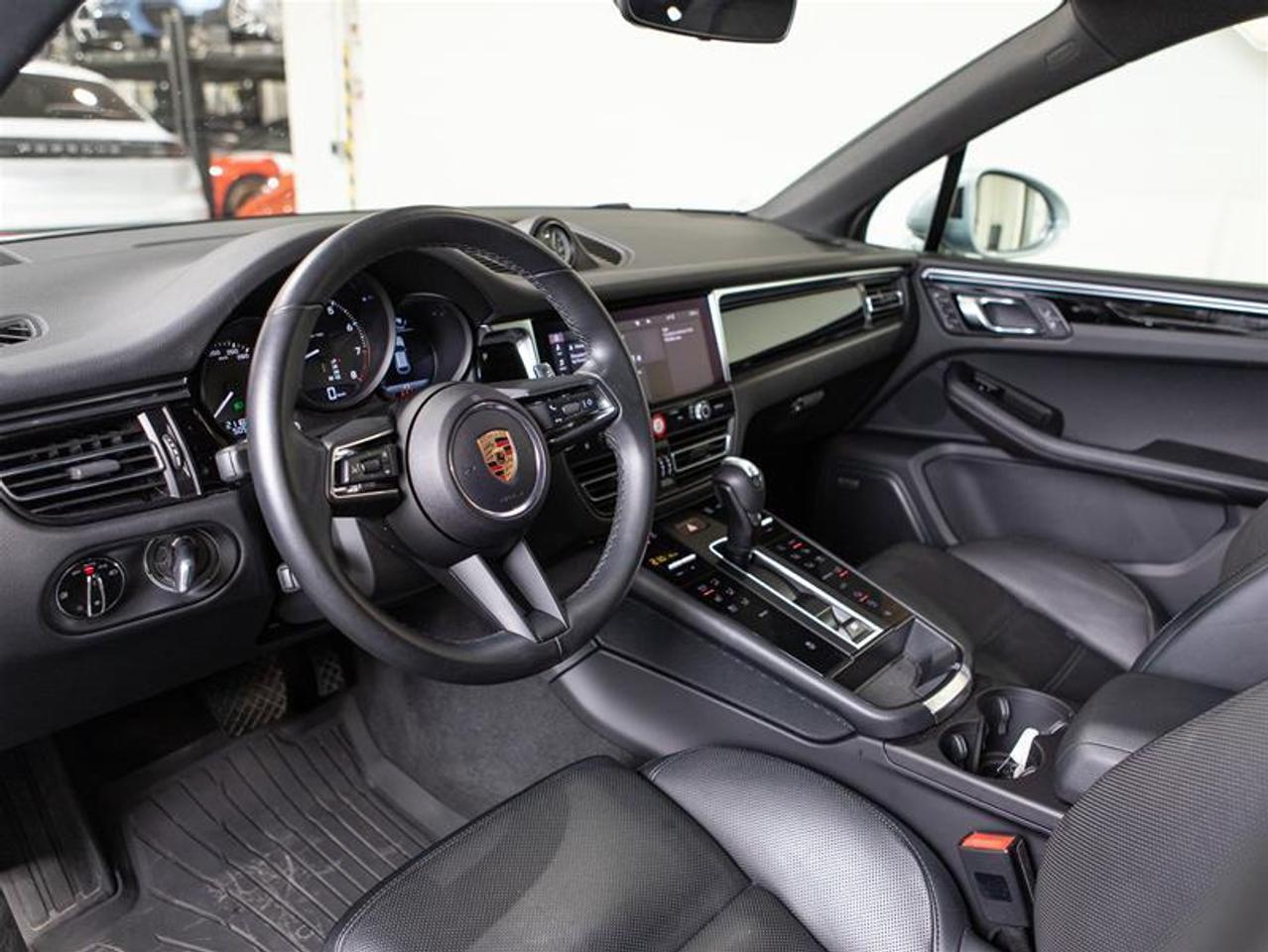 2024 Porsche Macan AWD Photo