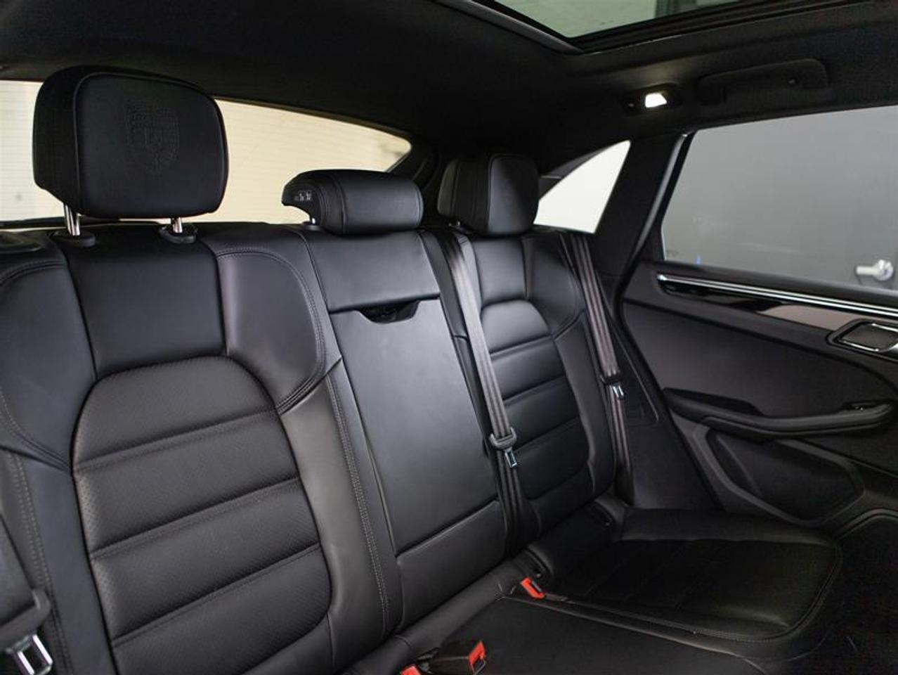 2024 Porsche Macan AWD Photo