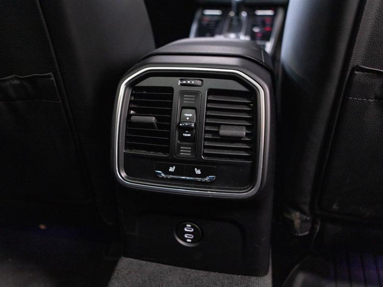 2024 Porsche Macan AWD Photo