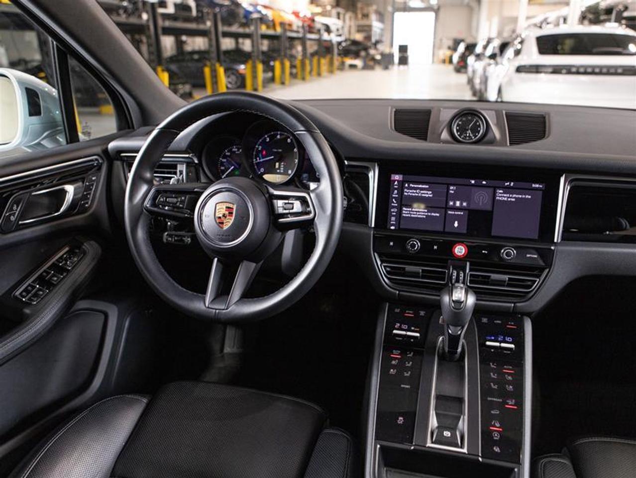 2024 Porsche Macan AWD Photo