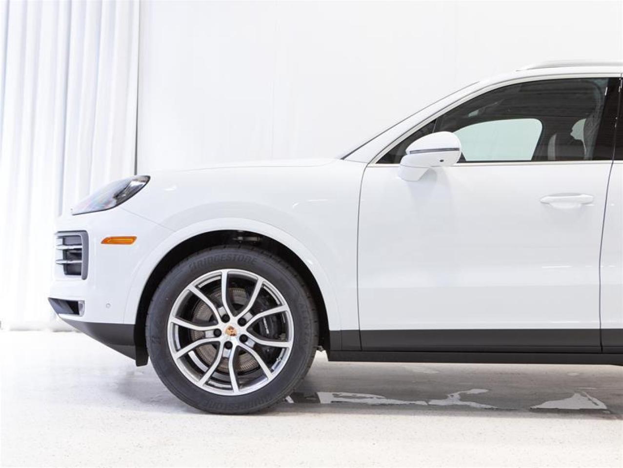 2025 Porsche Cayenne AWD Photo4