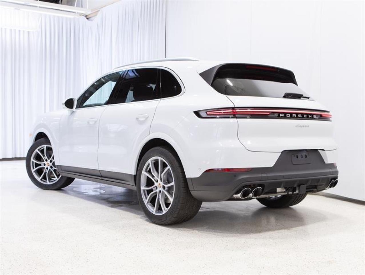 2025 Porsche Cayenne AWD Photo2